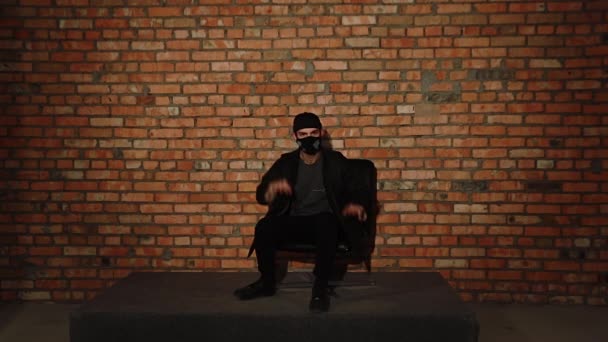 Sănătate Conceptul Oameni Omul Energic Apare Încuietori Haine Dansând Purtând — Videoclip de stoc