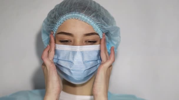 Fermer Médecin Infirmière Avec Masque Facial Préparation Intervention Chirurgicale Clinique — Video