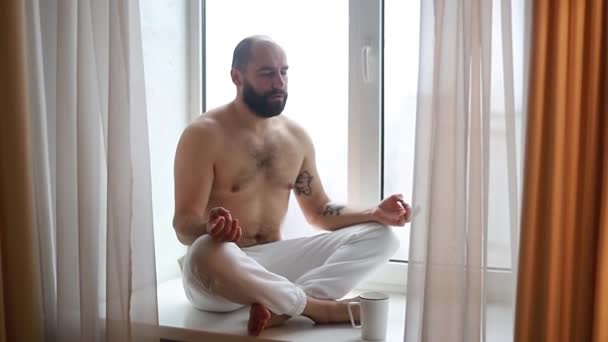 Fitness Meditation Und Gesundes Lebensstilkonzept Nahaufnahme Eines Jungen Kaukasischen Mannes — Stockvideo