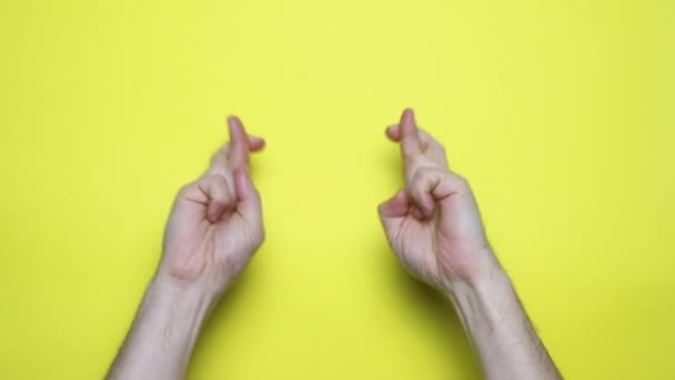 Człowiek Pocierający Ręce Myśląc Wskazując Palcem Górę Wielkim Pomysłem Odizolowanym — Wideo stockowe