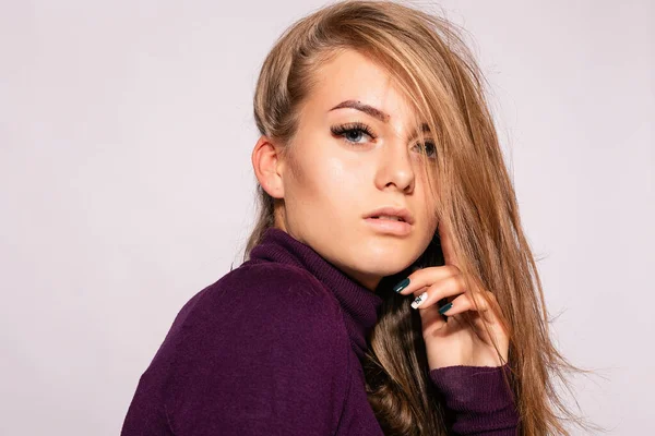 Gadis Hipster Yang Cantik Foto Wanita Muda Yang Baik Positif — Stok Foto