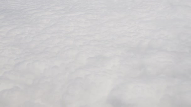 Wolken Blick Aus Dem Flugzeugfenster Blick Auf Felder Und Wiesen — Stockvideo