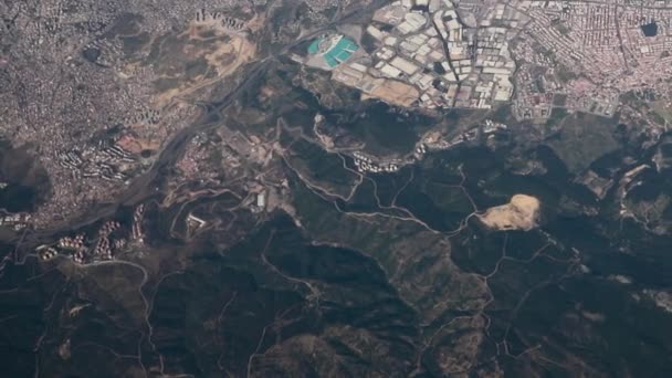 Wolken Zicht Vanuit Vliegtuigraam Zicht Velden Weiden Uitzicht Baai Met — Stockvideo