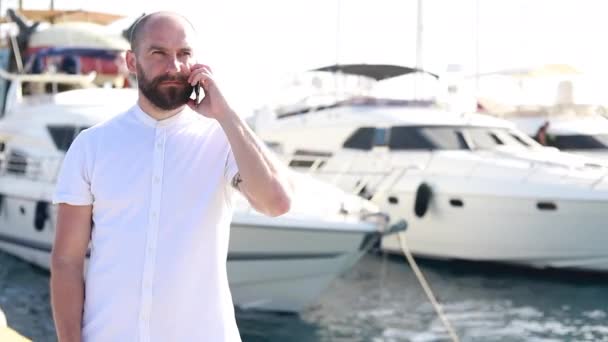 Senior Homme Affaires Réussi Parler Par Téléphone Marina — Video