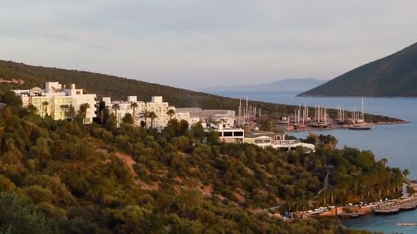 Κηφήνας Πλάνα Της Πόλης Bodrum Ξενοδοχείο Και Λευκά Σπίτια Μεταξύ — Αρχείο Βίντεο