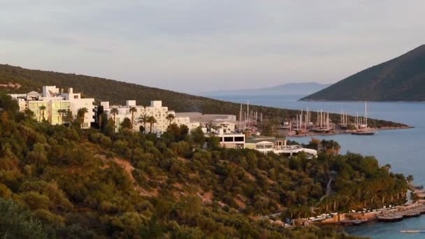 Κηφήνας Πλάνα Της Πόλης Bodrum Ξενοδοχείο Και Λευκά Σπίτια Μεταξύ — Αρχείο Βίντεο