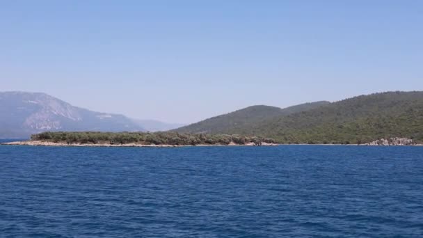 Vers Montagne Parallèle Mer Caméra Vole Autour Petit Rond Tropical — Video