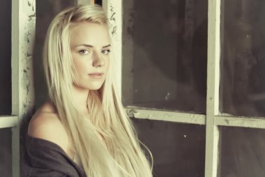 Güzel sarışın closeup vintage portresi