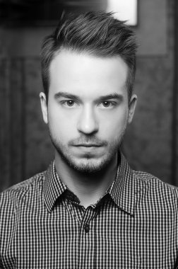 Sakal ciddi closeup ile seksi adam