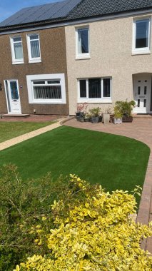 Çim kenarı, bitkiler, bahçe sınırı ve peyzaj kaplaması..