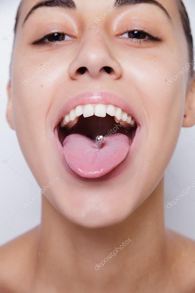na-plyazhe-s-pirsingom-hochu-zreluyu-babu-sedni-trahnut-gorod-iskitim