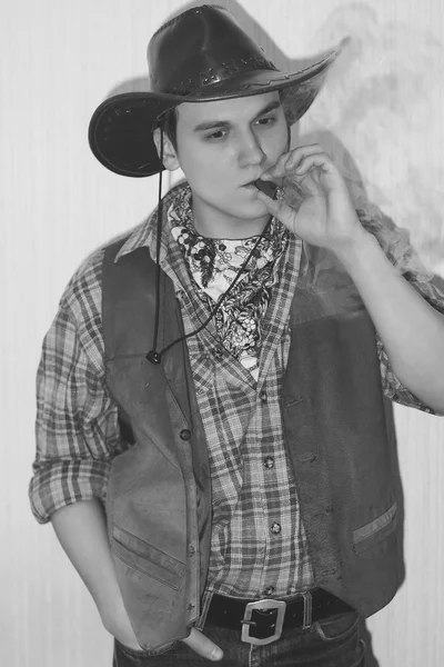 Gars en costume de cow-boy pour Halloween — Photo