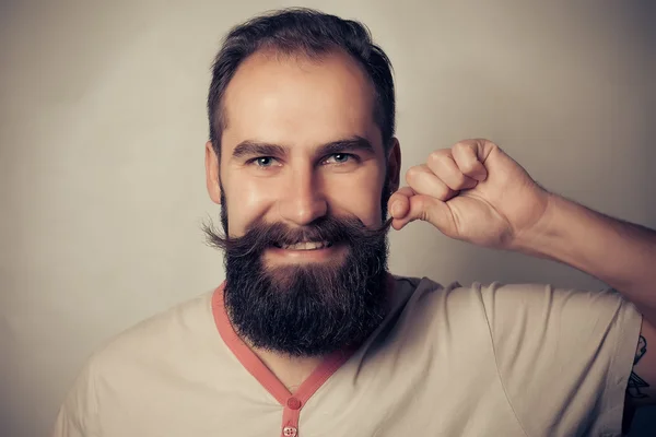 Retrato de hombre barbudo tatuado —  Fotos de Stock