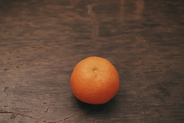 Fresh mandarine on wooden surface — Stock Photo, Image