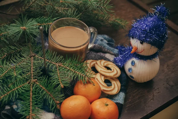 Tangerines Christmas Tree Coffee on old wooden background — Stock Photo, Image