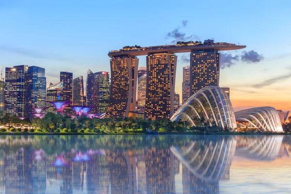 Geceleri parlayan Singapur