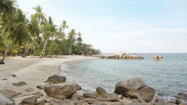 Aziatische tropisch strand paradijs in Thailand — Stockvideo