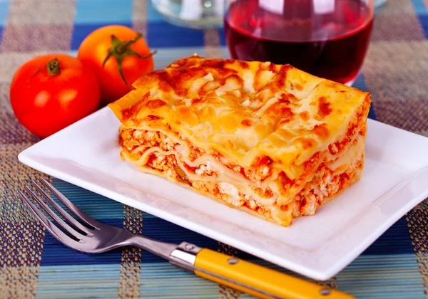 Lasagne deska na stůl — Stock fotografie