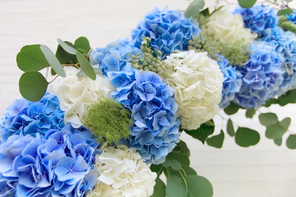 Wedding arch from white and blue flowers — Stock Photo, Image