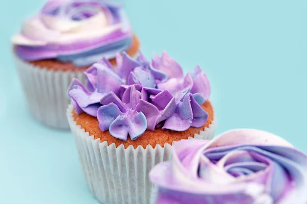 Édes ünnep svédasztalos élénk cupcakes — Stock Fotó