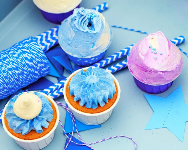 Dolce decorazione vacanza con cupcake vividi — Foto Stock