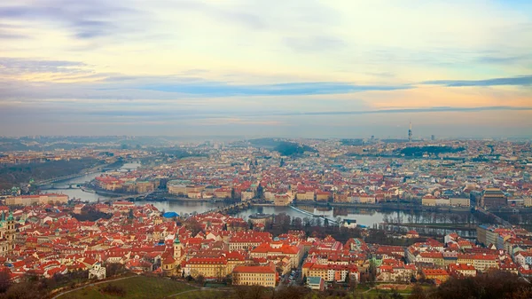 Panorama de Praga sobre el Puente de Carlos — Foto de Stock