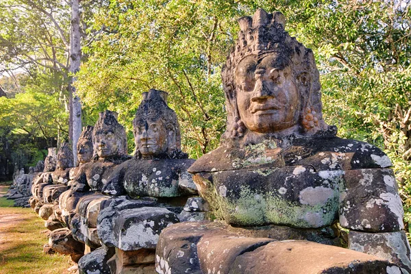 Prasat Bayon temple gate heykeller, Angkor, Kamboçya