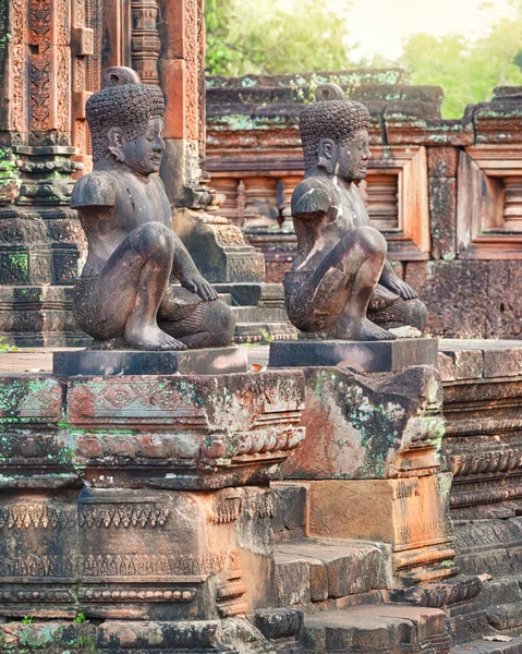 Banteay Srei templet Dvarapala statyer, Kambodja — Stockfoto