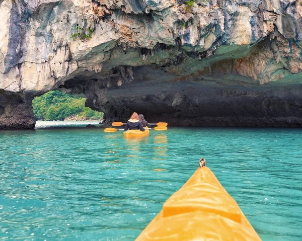Trip on colourful kayak — Stock Photo, Image