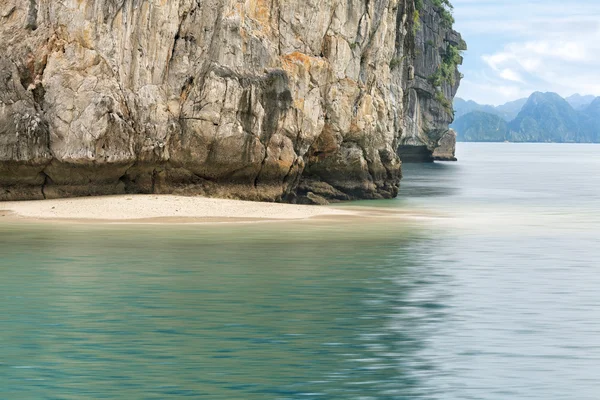 Zeegezicht van halong baai, vietnam — Stockfoto