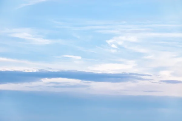 Sfondo del cielo con una bella nuvola al tramonto — Foto Stock