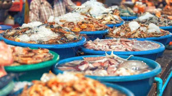Mercado de pescado asiático tradicional —  Fotos de Stock