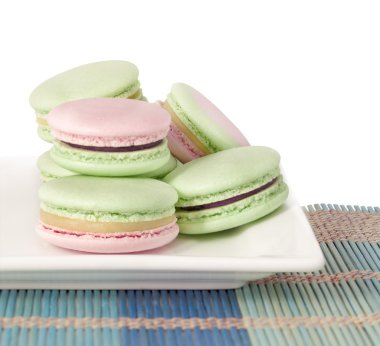 beyaz izole macarons