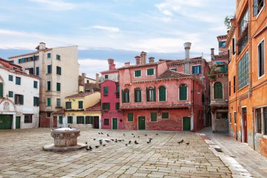 Geleneksel İtalyan avlusu