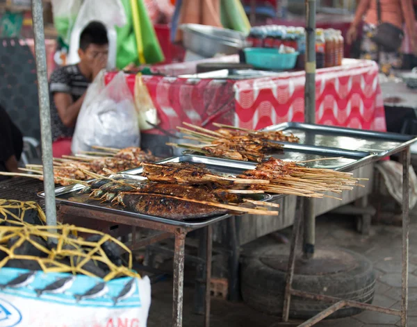 Mercato del pesce tradizionale asiatico — Foto Stock