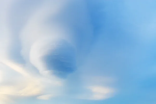 Sfondo del cielo con nube drammatica — Foto Stock