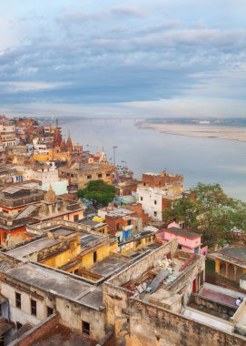 çatıdan Varanasi üzerinden doğal görünüm 