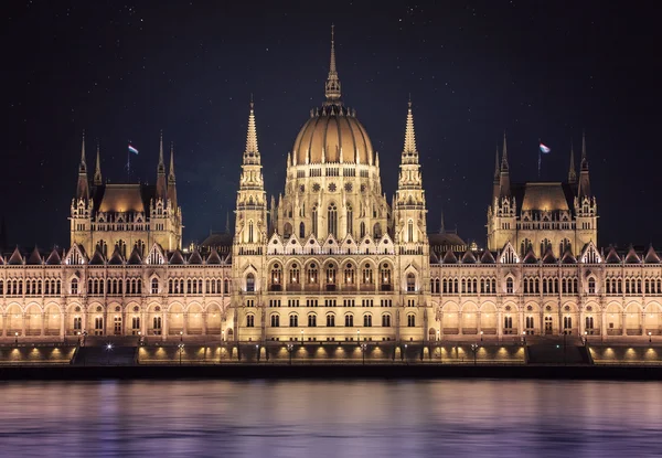 Nachtansicht des Budapest Parlaments — Stockfoto