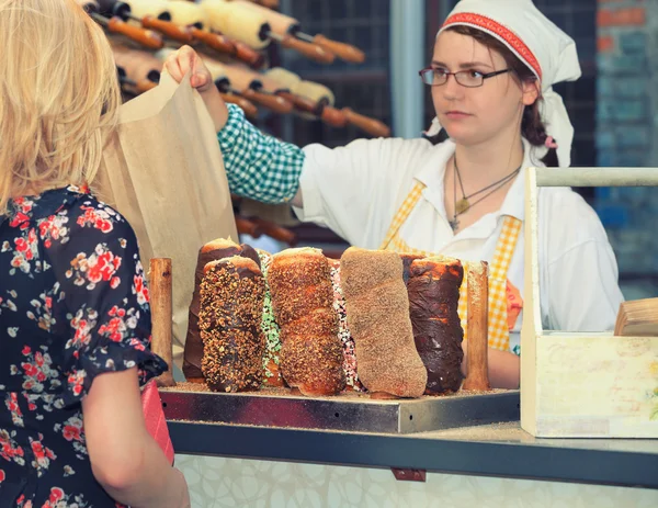 Hungarian national chimney cake baked on stick — Stock Photo, Image