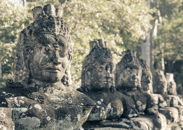 Prasat Bayon chrám brány sochy, Angkor, Kambodža — Stock fotografie