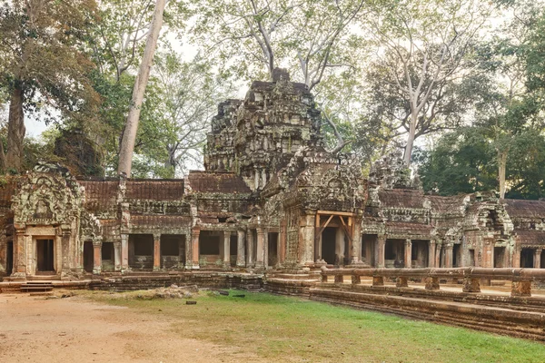 Templo de Ta Prohm portão antigo, Angkor — Fotografia de Stock