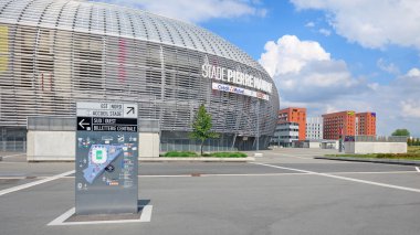 Görünümü yeni Pierre Mauroy Futbol Stadyumu ve yeni inşa otelleri 