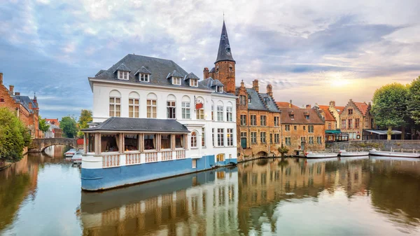 Brugge canals at sunrise — Stock Photo, Image