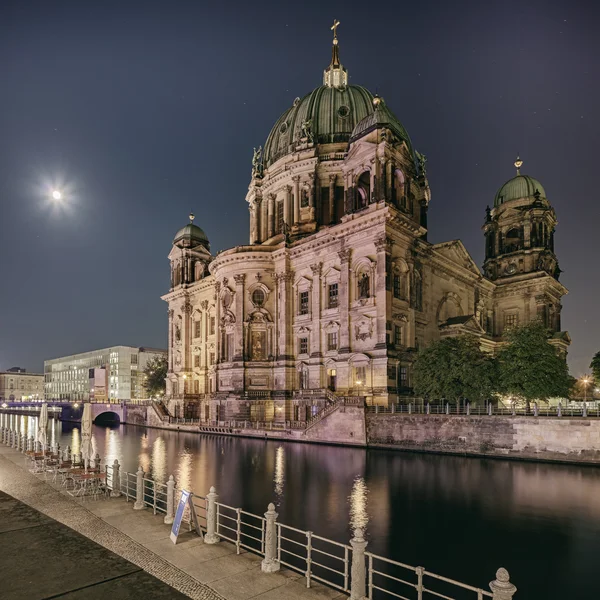 Berliner Домського собору вночі — стокове фото