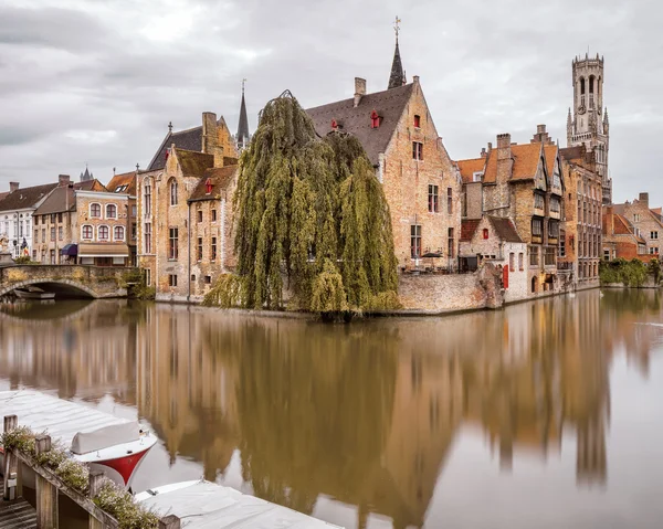 Brugge canals at sunrise — Stock Photo, Image