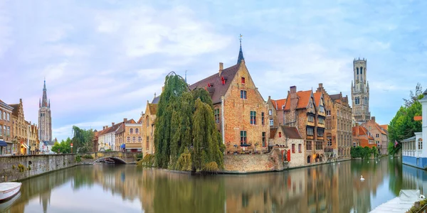 Brugge canals at sunrise — Stock Photo, Image