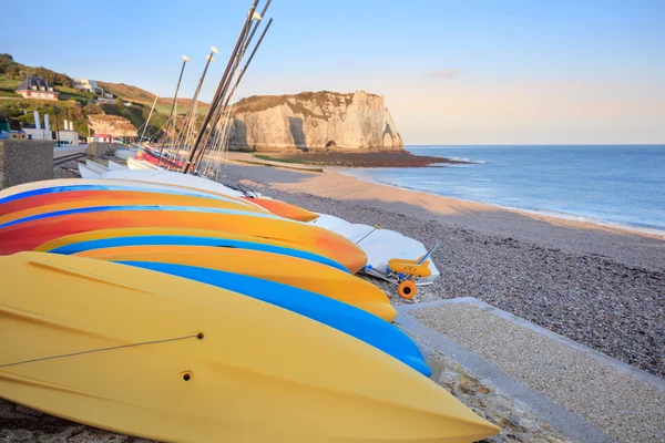 Ranní pohled Etretat beach, Francie — Stock fotografie