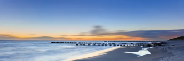 Soñador borrosa brillante puesta de sol paisaje marino — Foto de Stock