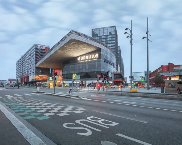 Notable nueva construcción moderna estación de tren de Lille Europe — Foto de Stock