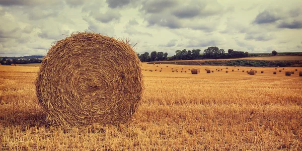 Haystack pe teren — Fotografie, imagine de stoc